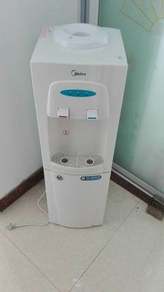 郑州二手日用品转让 95新洗衣机、饮水机、老板椅低价处理